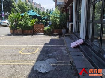 盘龙北辰财富中心386m²商铺出租，参考报价：面议