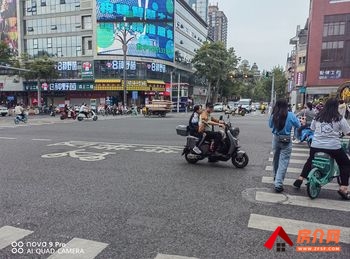 昆明五华南屏街片区180m²商铺出售,参考报价:100万元 昆明五华南屏街片区180m²商铺出售,参考报价:100万元