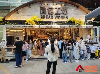 呈贡市政府113.12m²商铺出售，参考报价：147.05万