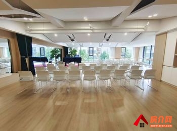 官渡董家湾900m²商铺出租，参考报价：面议