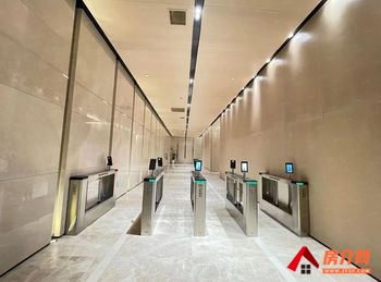 昆明和谐广场 >732m²写字楼出租，参考报价：面议