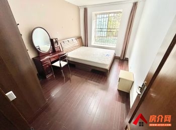 西山芳华苑，3室2厅房子出租(合租)，租金每月650元