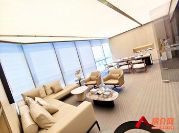 昆明中海国际中心 >2400m²写字楼出租，参考报价：