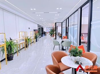 云投中心 >680m²写字楼出租,参考报价:面议