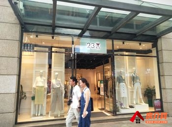 昆明五华南屏街片区187.9m²商铺出售,参考报价:270万 昆明五华南屏街片区187.9m²商铺出售,参考报价:270万