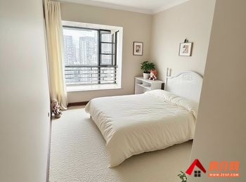 盘龙万宏国际(1期)，2室1厅房子出租(合租)，租金每月65