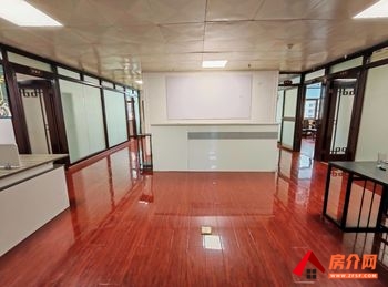 建业商务中心 >242m²写字楼出租，参考报价：653