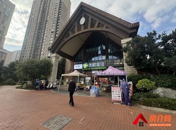 昆明盘龙金殿片区141m²商铺出售,参考报价:198万元 昆明盘龙金殿片区141m²商铺出售,参考报价:198万元