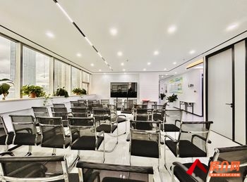 昆明世博大厦 >208m²写字楼出租，参考报价：520