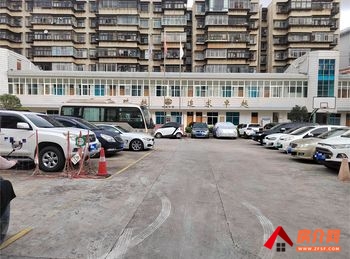官渡昆明站4681.12m²商铺出租,参考报价:面议 官渡昆明站4681.12m²商铺出租,参考报价:面议
