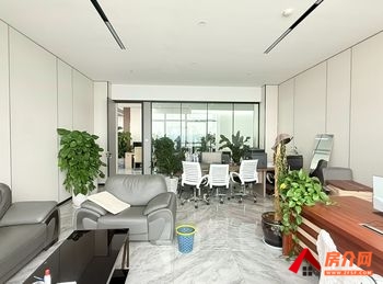 和谐广场 >820m²写字楼出租，参考报价：面议