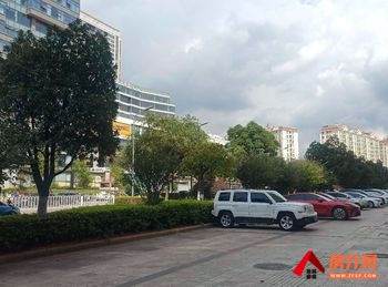 盘龙江东花园146m²商铺出租，参考报价：面议