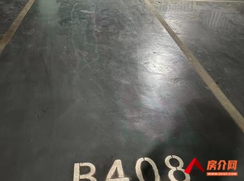 昆明盘龙江东花园33m²车位出租,参考报价:300元/月