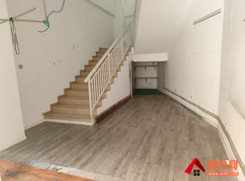 盘龙火车北站165m²商铺出租，参考报价：9700元/月