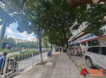 官渡国贸中心72m²商铺出租,参考报价:5000元/月 官渡国贸中心72m²商铺出租,参考报价:5000元/月