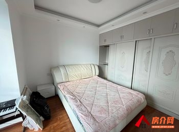 官渡圣世一品，3室2厅房子出租(整租)，租金每月2100元