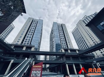 融创孔雀镇办公楼 >1024m²写字楼出售,参考报价: 融创孔雀镇办公楼 >1024m²写字楼出售,参考报价: