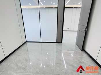 「昆明」云投中心 >230m²写字楼出租，参考报价：5