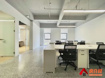 中铁云时代广场 >154m²写字楼出租，参考报价：58