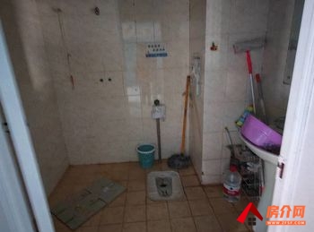 「昆明」盘龙江东花园90m²商铺出租,参考报价:7000元/ 「昆明」盘龙江东花园90m²商铺出租,参考报价:7000元/