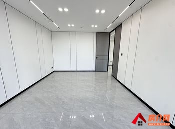 云投中心 >268m²写字楼出租，参考报价：8040元