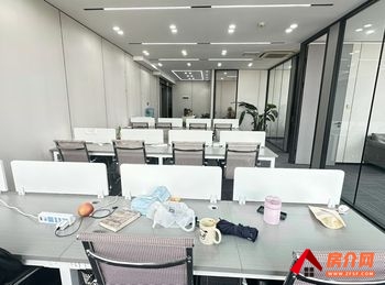 金苹果商业中心 >196m²写字楼出租，参考报价：72