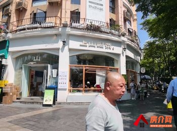 昆明五华小西门230m²商铺出售，参考报价：266万元