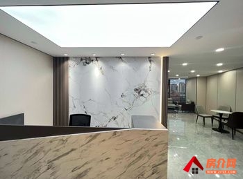 昆明融通中心 >253m²写字楼出租，参考报价：面议