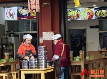 西山金碧片区180m²商铺出售,参考报价:162万元 西山金碧片区180m²商铺出售,参考报价:162万元