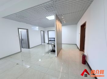 西城心景 >132m²写字楼出租，参考报价：4500元