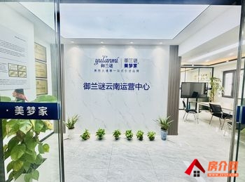 紫金中心(商住楼) >135m²写字楼出租，参考报价：