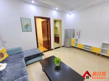 盘龙金恒财富广场，1室1厅房子出租(整租)，租金每月1700