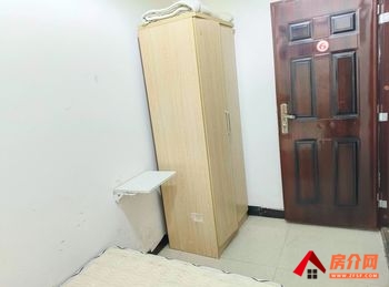 盘龙万宏国际(1期)，2室1厅房子出租(合租)，租金每月60