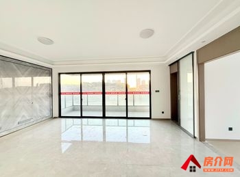 呈贡鹏欣漫城都荟，4室2厅二手房出售,报价：135万元