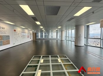 昆明中海国际中心 >200m²写字楼出售，参考报价：100万元